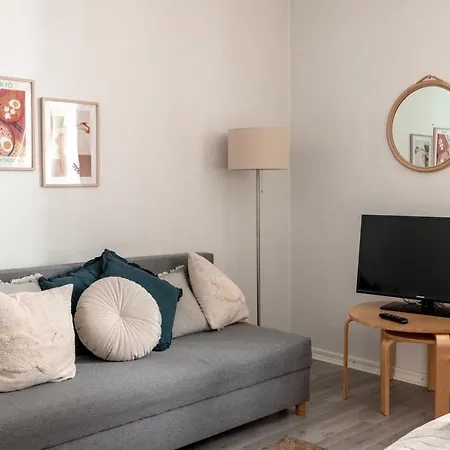 2ndhomes Cozy Studio By The Esplanade Park Apartment Helsinki
